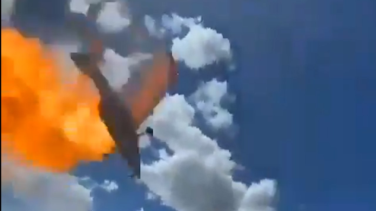 Chili : les images impressionnantes du crash d'un avion luttant contre un feu de forêt