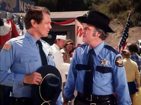 HAZZARD - 02x18 - Chi Ha Visto Loretta Lynn