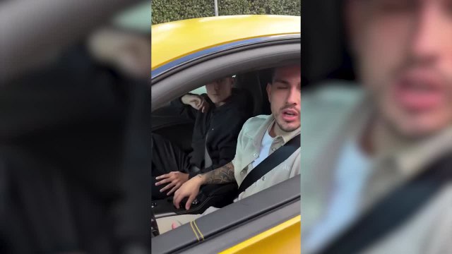 Tifosi de la Roma increpan a Dybala y Paredes tras la destitución de Mourinho