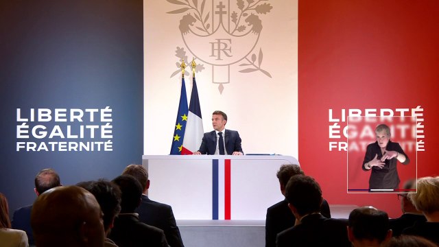 Emmanuel Macron annonce qu'il aura recours au référendum