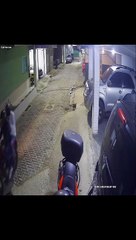 ¡Alerta! Roban moto dentro de garaje 🚨