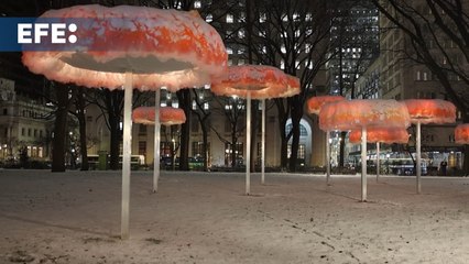 La artista Ana Hernando decora con nubes de tul un parque de Nueva York
