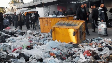 أصوات من غزة.. كارثة صحية بسبب تراكم النفايات الطبية في الشارع