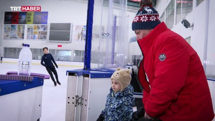 Dede-torun buz pistinin tozunu attırıyor