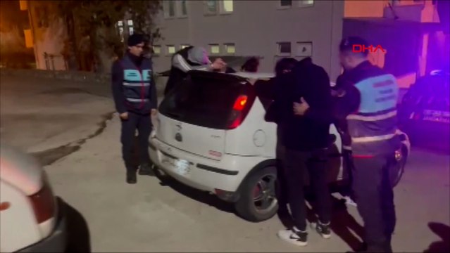 Çanakkale'de 35 kaçak göçmen ile 6 organizatör yakalandı