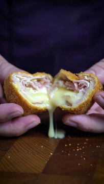 Camembert enrobé de lard coulant et croustillant ! #dailyfood #dailycuisine #recette #cuisine