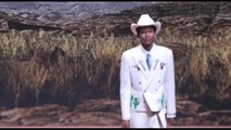 Parigi, Pharrell Williams con show western apre la settimana della moda
