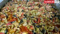 Antalya Büyükşehir Belediyesi, İhtiyaç Sahiplerine Sıcak Yemek Ulaştırıyor