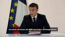 Francia, Macron: determinare corretto uso degli schermi per i giovani