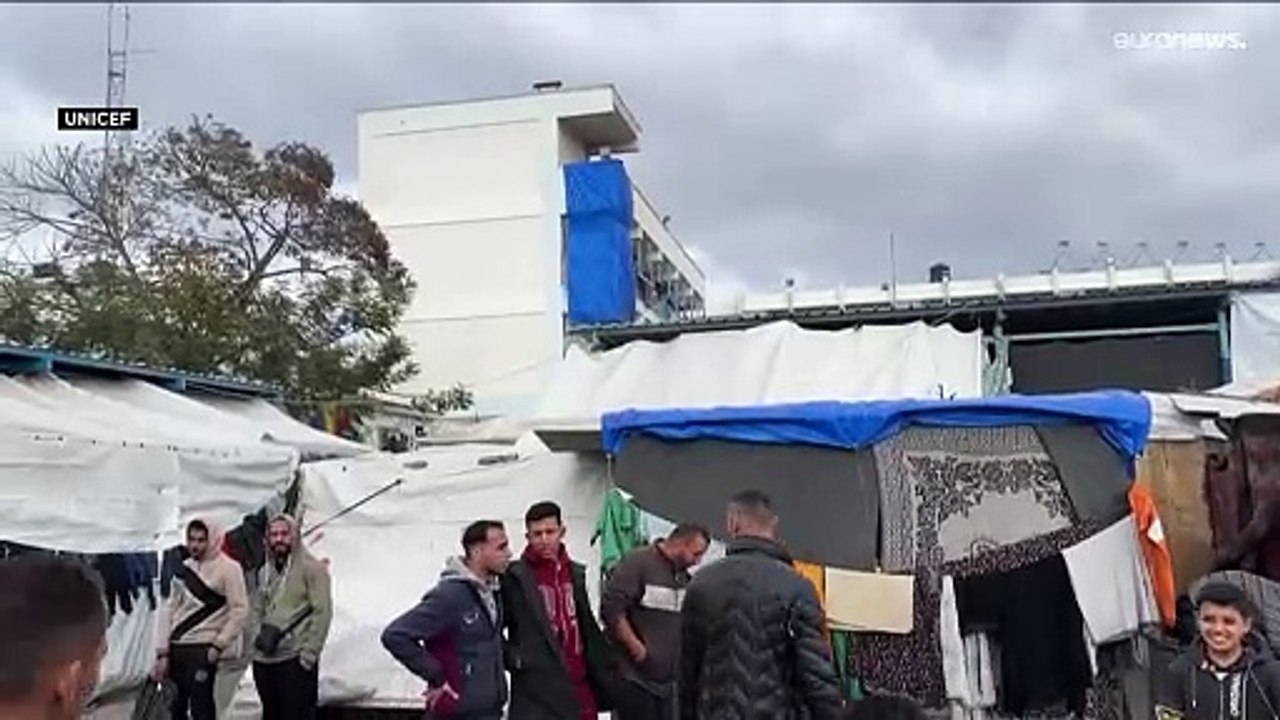 لا فصل دراسيا شتويا في غزة.. مئاتُ المدارس قُصفت ومن بقي أصبح مأوى غير آمن للنازحين