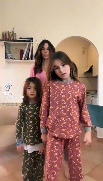 Micol Olivieri insieme ai due figli