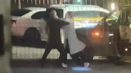 Esenyurt'ta otomobildeki silahlı şakalaşma yol ortasında kavgaya dönüştü