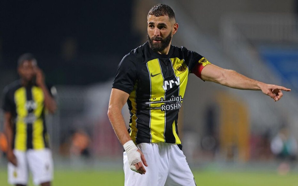 Karim Benzema porte plainte contre Gérald Darmanin, qui l'accuse d'être « en lien » avec les Frères musulmans