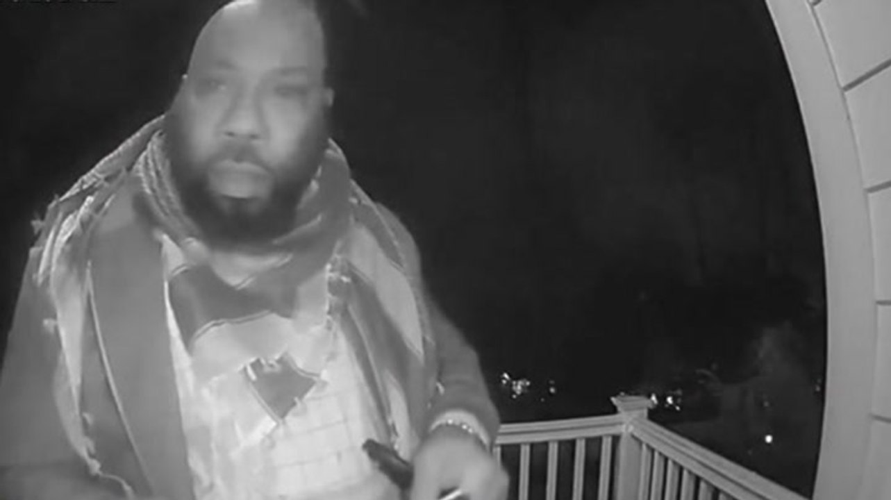 Doorbell camera captures good samaritan returning wallet lost on train