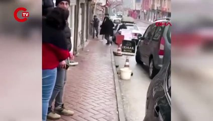 Anbean kaydedildi... Sokak ortasında sopalarla dövdüler!