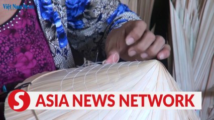 Vietnam News | Preserving the art of making conical hats