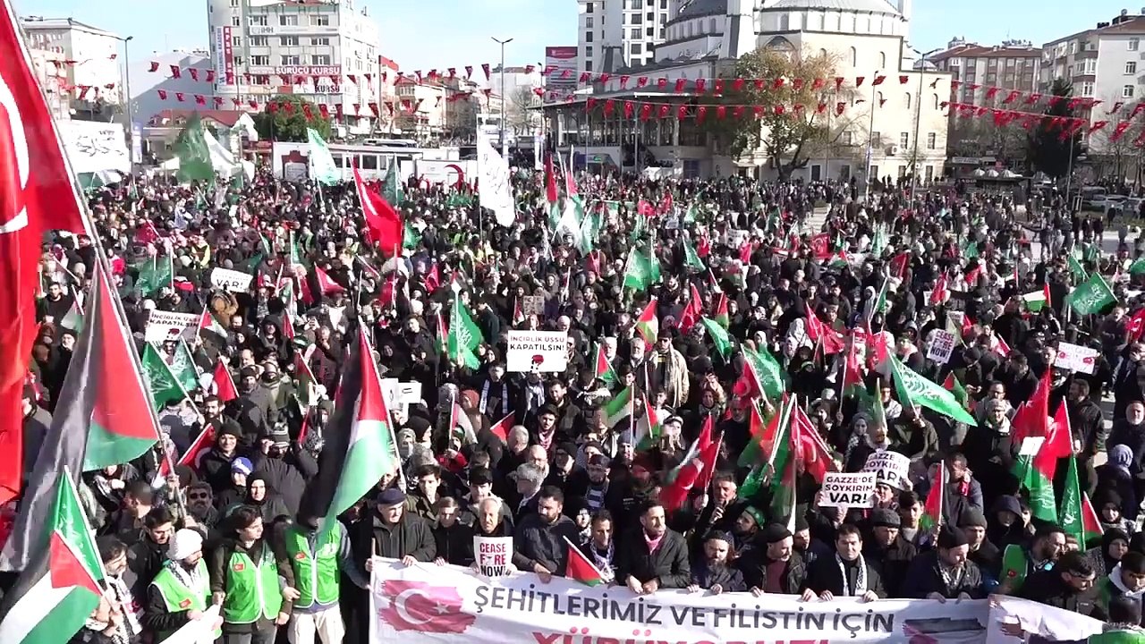 Bağcılar’da on binlerin katılımıyla şehitlerimiz ve Filistin için yürüyüş
