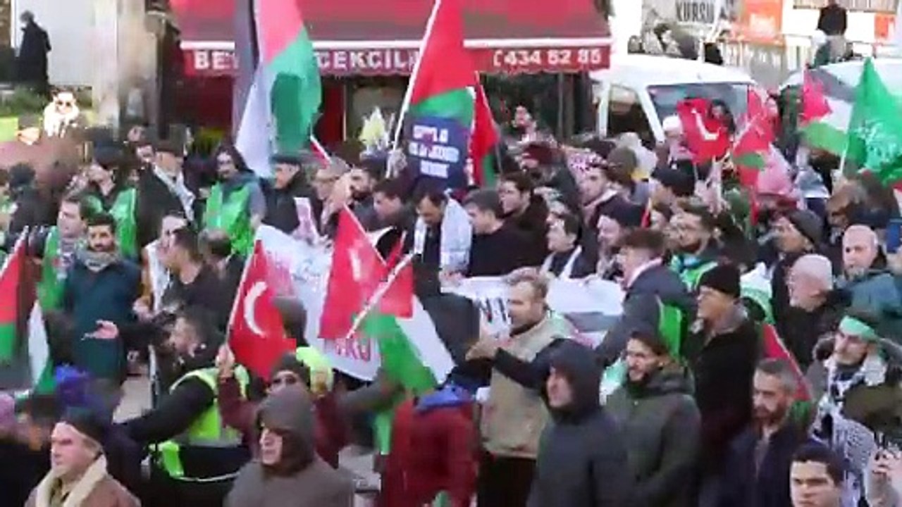 Bağcılar’da on binlerin katılımıyla şehitlerimiz ve Filistin için yürüyüş