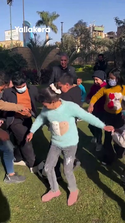 “قسمهم فريقين ولعب معاهم كورة”.. كولر يرسم البسمة على أطفال مستشفى 57357  