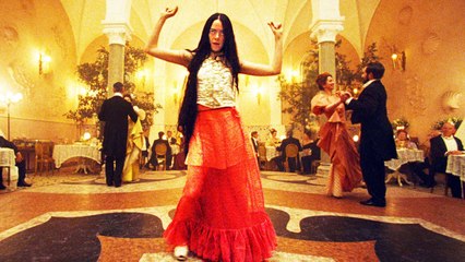 Découvrez la Touchante Scène de Danse dans 'Les Pauvres Créatures' ✨