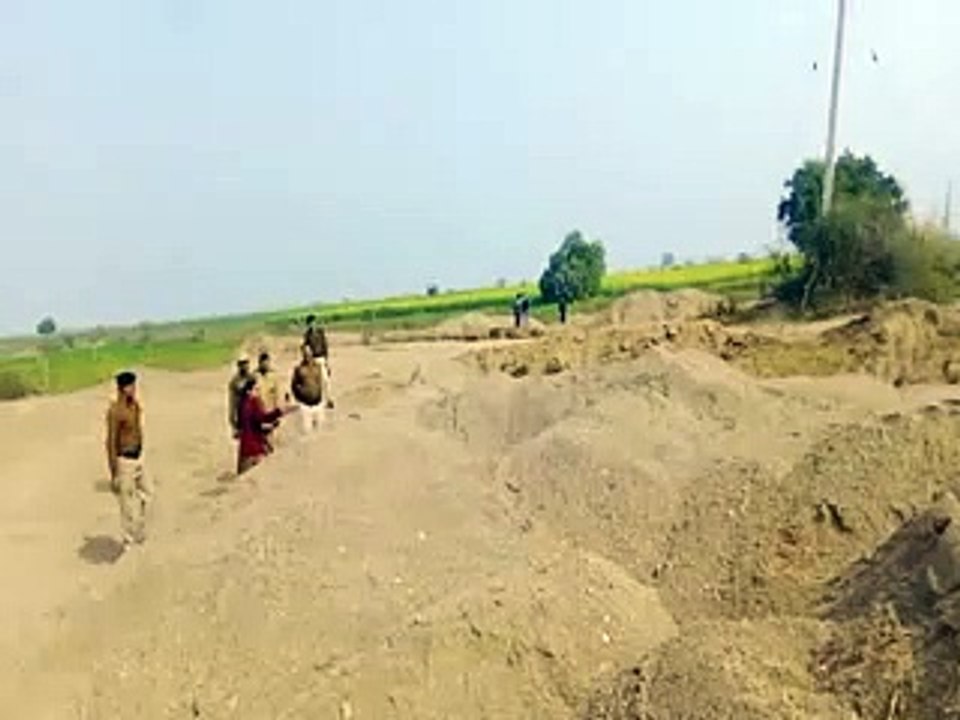 संयुक्त टीम ने 410 टन बजरी जब्त की-video