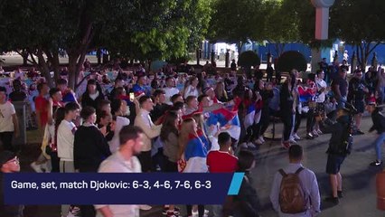 下载视频: Serbian fans go wild as Djokovic defeats Popyrin