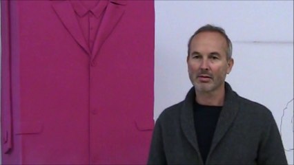 Erwin Wurm poses for Klaus Guingand - 2011
