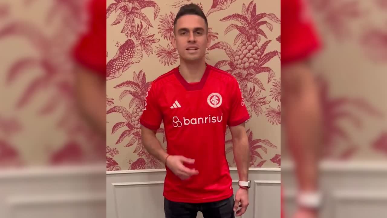 Santos Borré saluda a todos “Los Colorados” de Internacional