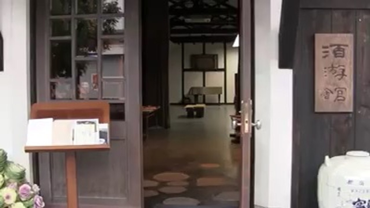 歩き回る
