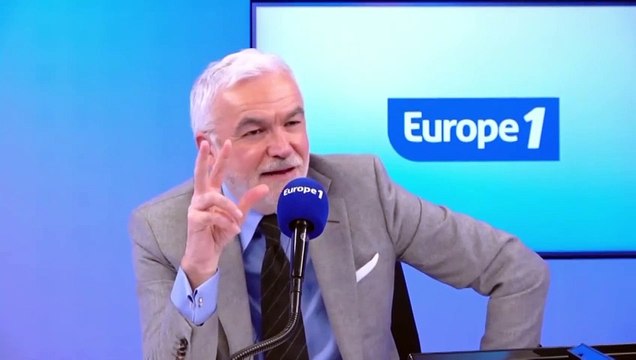 Laurence Ferrari, seule journaliste à avoir osé bousculer Emmanuel Macron s'explique : On n'est pas là pour écouter benoîtement. Il ne supporte pas la contradiction, c'est son problème !