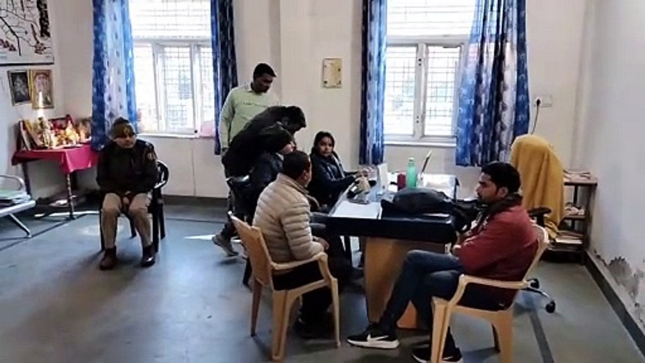 एसीबी ने रिश्वत लेते एएसआई और दलाल को पकड़ा.......