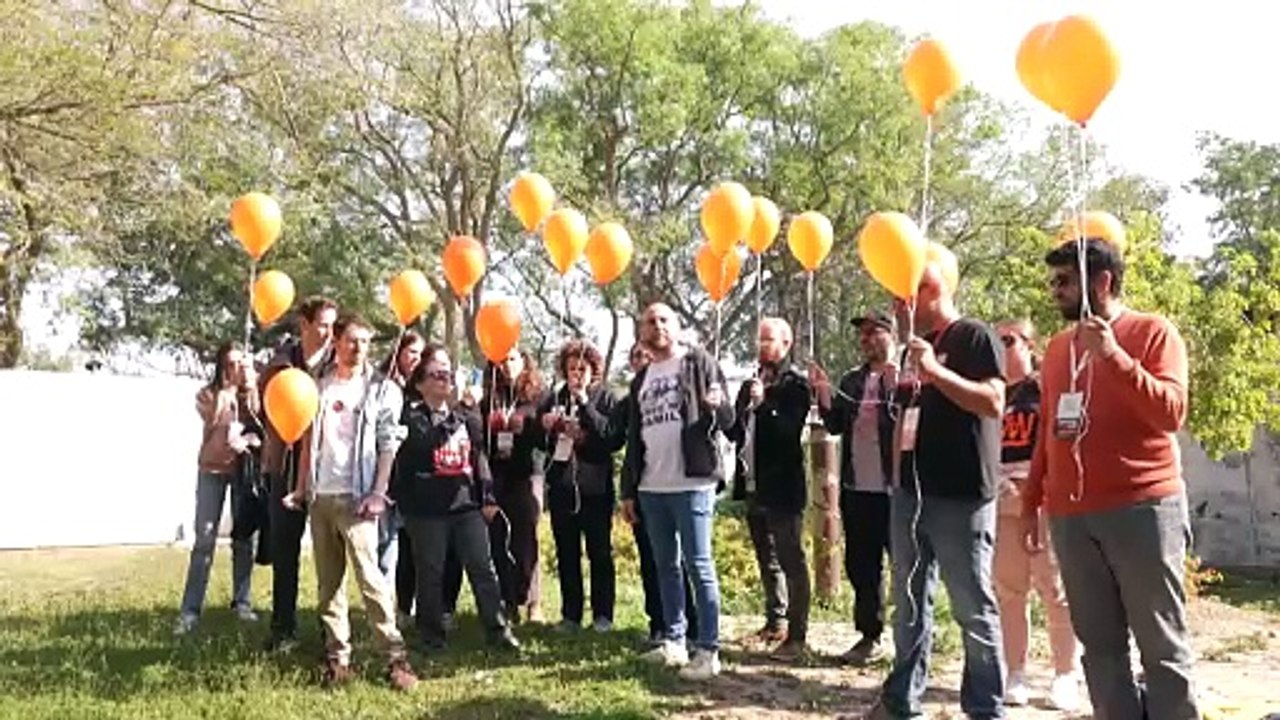 Moradores de kibutz fazem aniversário simbólico para o mais jovem refém mantido pelo Hamas