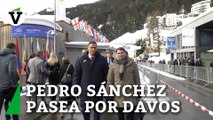 Pedro Sánchez pasea por Davos durante la celebración del Foro Económico Mundial