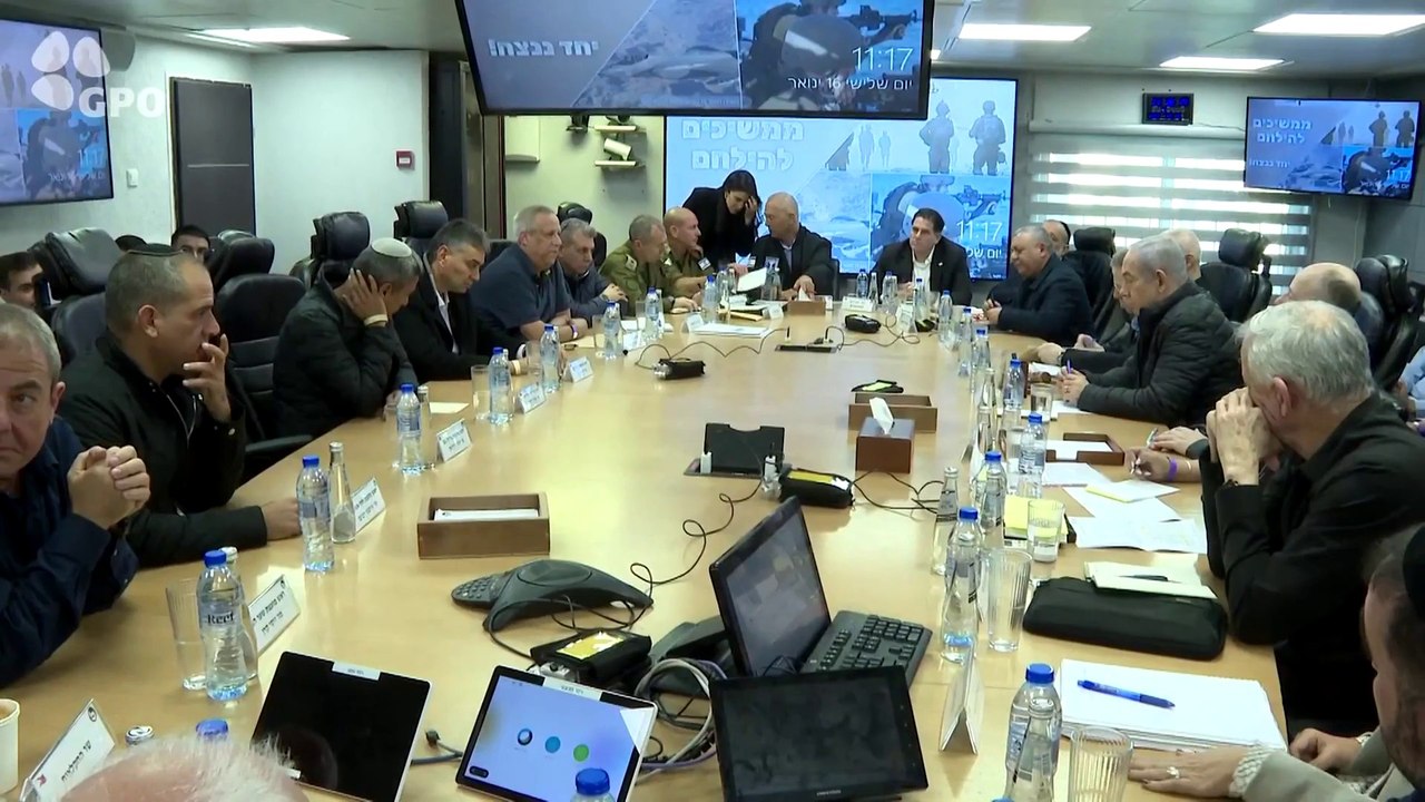 بيني غانتس يوجه أسئلة "حرجة" لحكومة نتنياهو