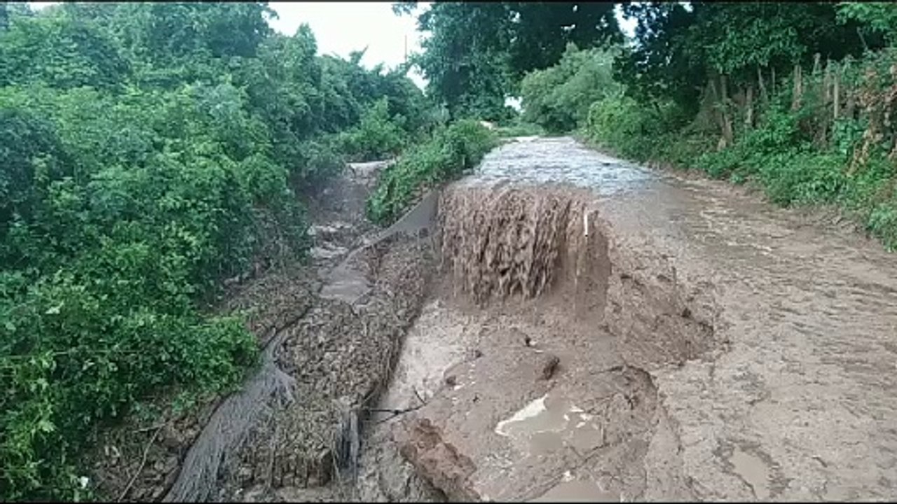 Camino destruido por las lluvias deja varias comunidades de El Torno incomunicadas