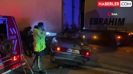 Tokat'ta Tofaş otomobil tıra ok gibi saplandı: Araçta sıkışan sürücüyü itfaiye kurtardı