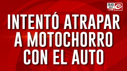 Intentó atrapar a motochorro con el auto