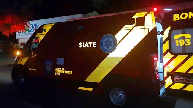 Mulher fere a cabeça ao cair na rua no bairro Floresta