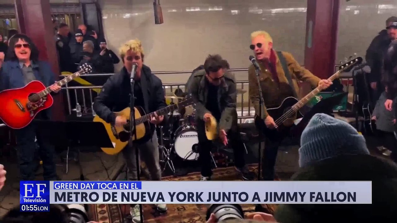 Green Day tocó en el Metro de Nueva York junto...