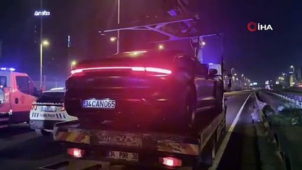 Zeytinburnu E-5 Karayolu’nda lüks otomobil yol bakım aracına çarptı: 5 yaralı