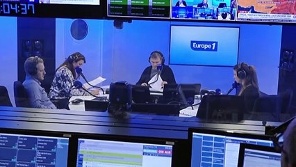 Neige : Paris se réveille sous un fin manteau blanc qui recouvre ses toits... et sa chaussée