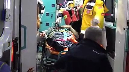 Erkek arkadaşıyla gezerken telefonuna 'karım' yazılı mesaj geldi, korkup seyir halindeki araçtan atladı