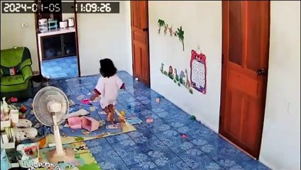 Dev kertenkele korku dolu anlar yaşattı!