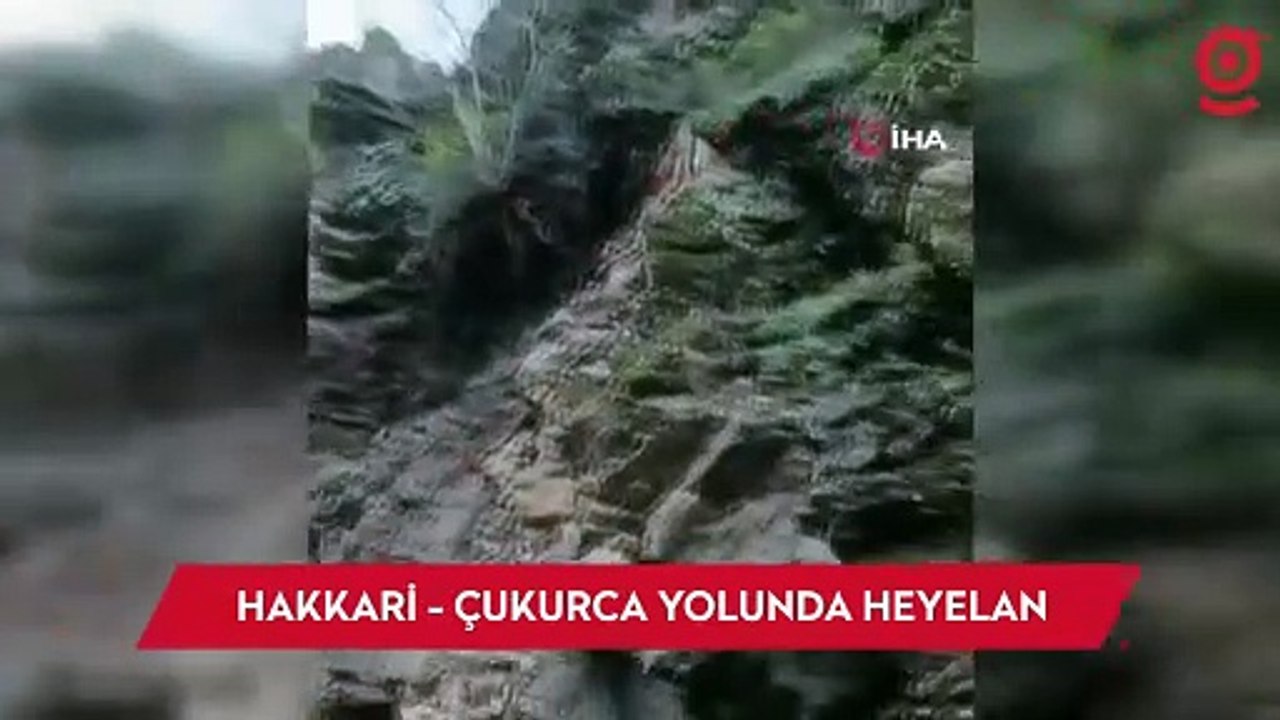 Hakkari - Çukurca yolunda heyelan, yol ulaşıma kapandı