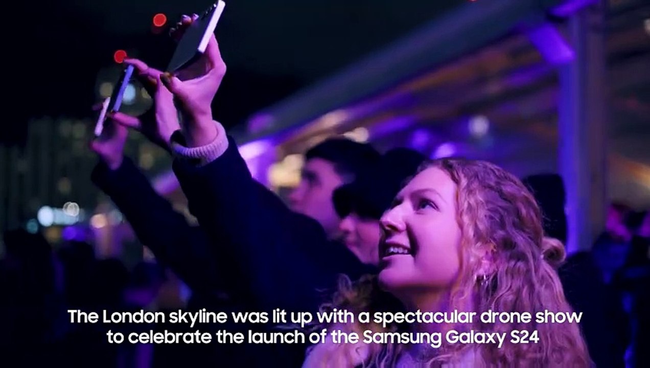 Drones 'UFO' above Canary Wharf in London