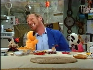 Sooty & Co Elastic Tricks and Speedy Sweep Advert