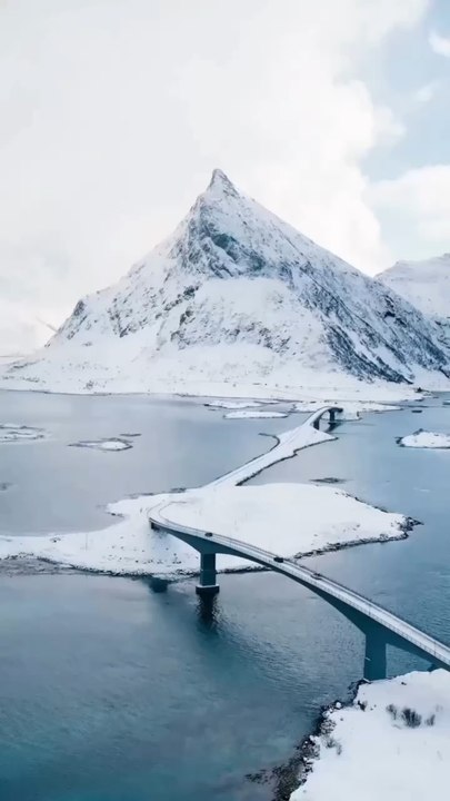 SPECTACULAIRE PANORAMA des Lofoten en Norvège