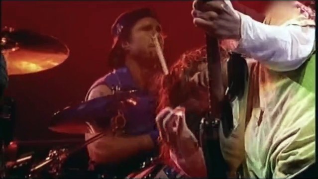 Les Red Hot Chili Peppers chantent Give it Away à Paris