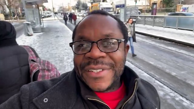 Une large partie #nord de la #France s'est réveillée sous un #tapis #blanc parfois épais. Météo France a placé 25 départements en #vigilance orange #neige verglas ce matin.