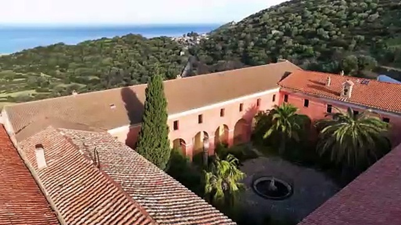 Demain, à 21h15, C8 diffusera une deuxième soirée de l’émission « Bienvenue au monastère » avec la participation de Delphine Wespiser, Simon Castaldi ou encore Jean-Marc-Généreux - VIDEO